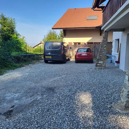 Ferme De Lucinges شقة